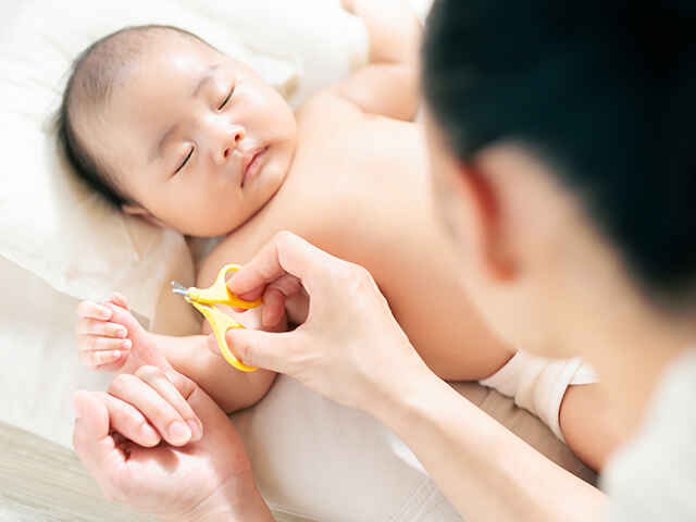 赤ちゃんの爪切りはどうしたらよい?