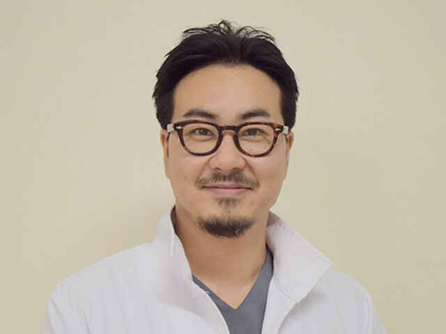 灰井 康佑 院長